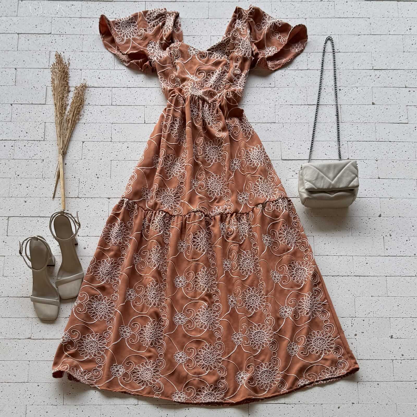 VESTIDO LONGO BORDADO MANGA SOLTINHA MARROM VESTIDO LONGO BORDADO MANGA SOLTINHA MARROM