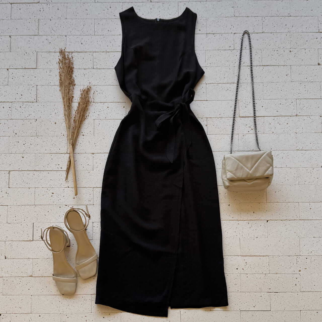 Dondoca_com_br Vestido Midi Detalhe Amarracao Lateral Preto