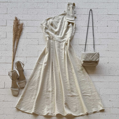 Dondoca_com_br Vestido Midi Marrant Um Ombro So Detalhe Laco Bege