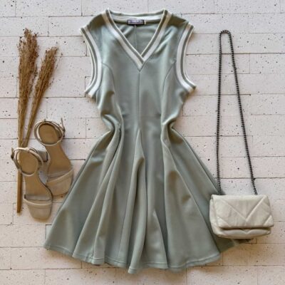 VESTIDO MINI RODADO COM GOLA V LISTRADA VERDE