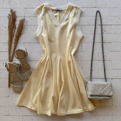 VESTIDO MINI RODADO COM GOLA V LISTRADA AMARELO