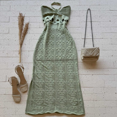VESTIDO TRICO LONGUETE COM FENDA E DETALHE NA CINTURA VERDE OLIVA