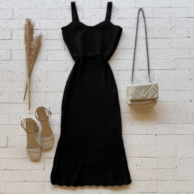 VESTIDO TRICO MIDI BUSTO FURINHOS E FENDA PRETO