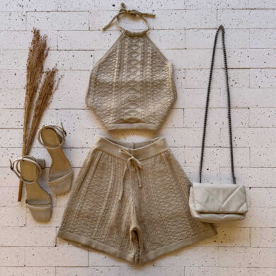 Dondoca_com_br Conjunto Trico Cropped E Short Trama Detalhada Bege