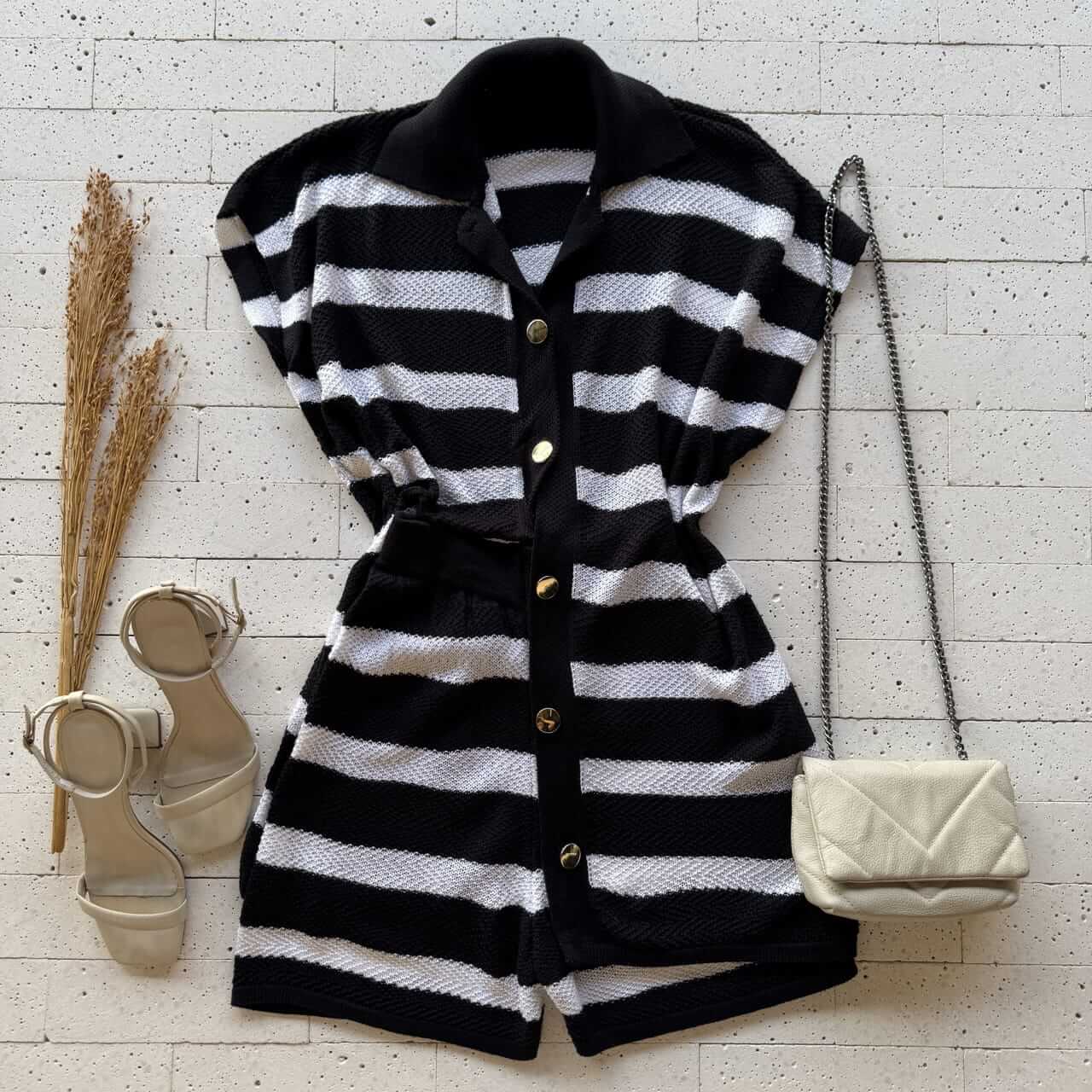 Dondoca_com_br Conjunto Trico Listrado Blusa Alongada E Short Preto Dondoca_com_br Conjunto Trico Listrado Blusa Alongada E Short Preto