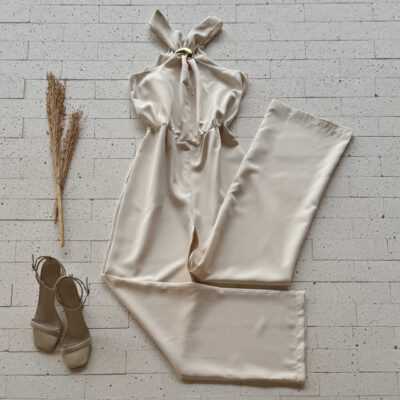 Dondoca_com_br Macacao Alfaiataria Pantalona Detalhe Fivela Gota Bege