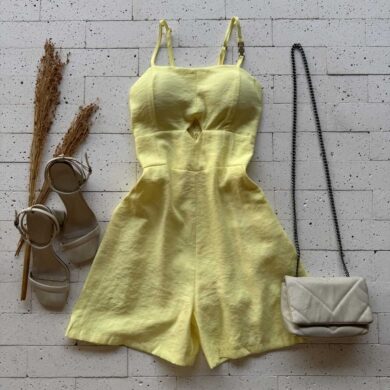 Dondoca_com_br Macaquinho Marrant Detalhe Abertura Na Cintura Amarelo