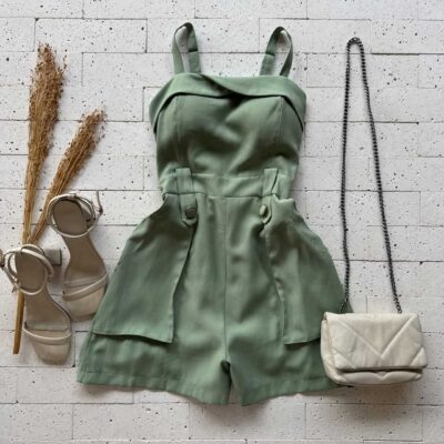 Dondoca_com_br Macaquinho Marrant Detalhe Bolsos E Botao No Passante Verde Oliva