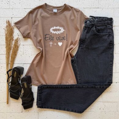 Dondoca_com_br T Shirt Algodao Estampa Ele Vive Marrom