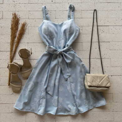 Dondoca_com_br Vestido Bordado Alcinha E Amarracao Fixa Azul Claro