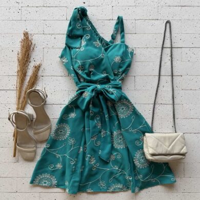 Dondoca_com_br Vestido Crepe Bordado Laco No Ombro E Amarracao Fixa Turquesa