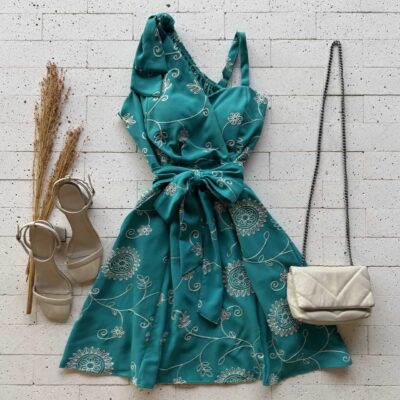 Dondoca_com_br Vestido Crepe Bordado Laco No Ombro E Amarracao Fixa Turquesa