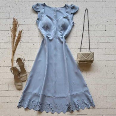 Dondoca_com_br Vestido Midi Decote Princesa E Barra Detalhada Azul