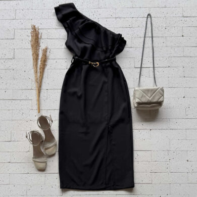 Dondoca_com_br Vestido Midi Forrado Um Ombro So Babados E Fenda Preto