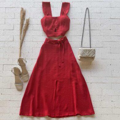 Dondoca_com_br Conjunto Marrant Cropped Alca Larga E Saia Midi Com Fenda Vermelho