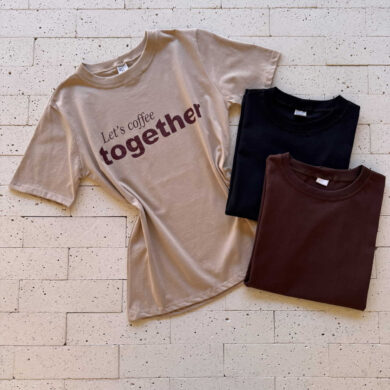 Dondoca_com_br Kit Camiseta Feminina Premium 3 Pecas Preta Cafe E Estampa Lets Coffee Together Bege