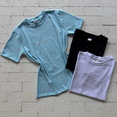 Dondoca_com_br Kit Camiseta Feminina Premium 3 Pecas Preta Off E Estampa Brooklyn Azul