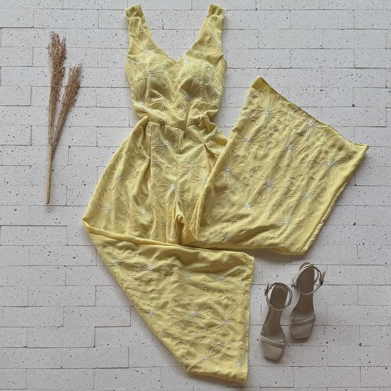 Dondoca_com_br Macacao Pantalona Bordado Lurex Amarelo Dondoca_com_br Macacao Pantalona Bordado Lurex Amarelo