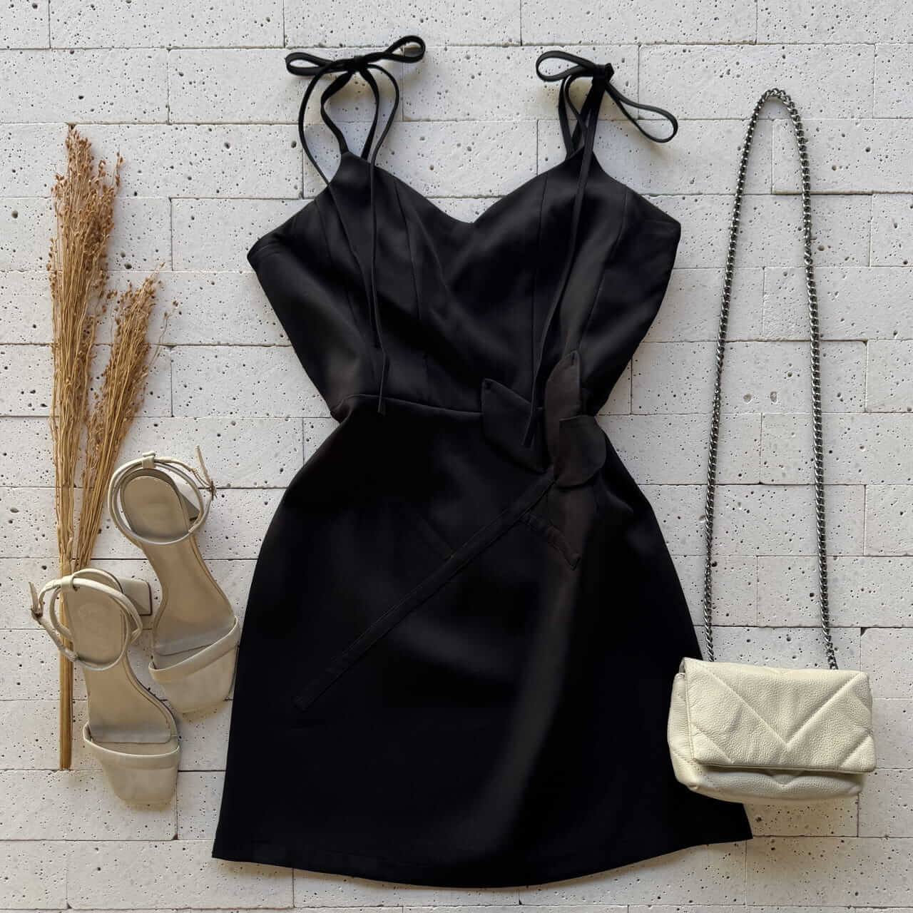 Dondoca_com_br Vestido Alfaiataria Alca Lacinho E Aplique Flor Preto Dondoca_com_br Vestido Alfaiataria Alca Lacinho E Aplique Flor Preto