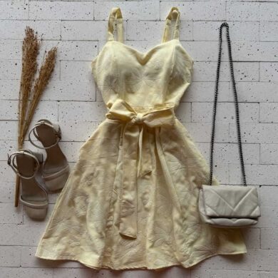 Dondoca_com_br Vestido Crepe Bordado Alcinha E Cinto Faixa Amarelo