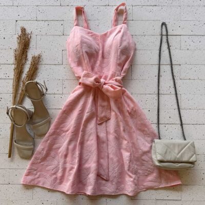 Dondoca_com_br Vestido Crepe Bordado Alcinha E Cinto Faixa Rosa