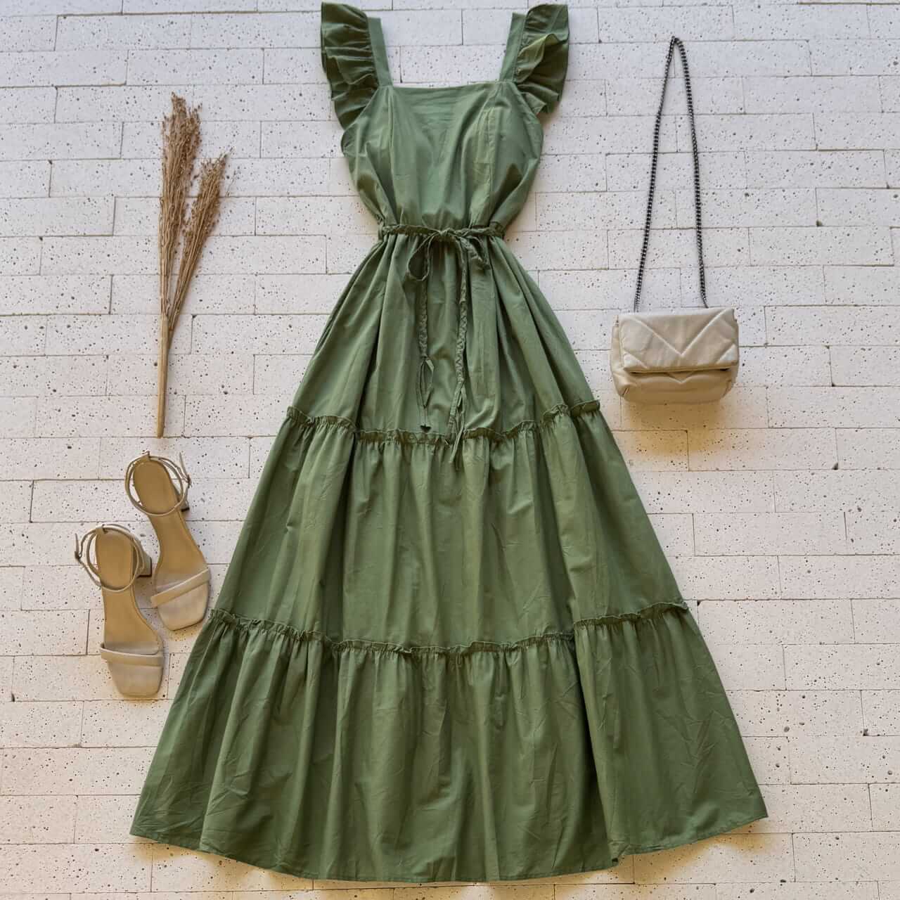 Dondoca_com_br Vestido Midi Alca Babados E Cinto Trancado Verde Oliva Dondoca_com_br Vestido Midi Alca Babados E Cinto Trancado Verde Oliva