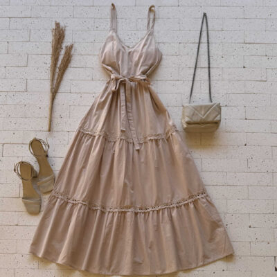 Dondoca_com_br Vestido Midi Decote E Camadas Em Gripier Com Cinto Faixa Bege