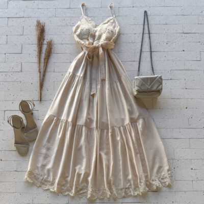 Dondoca_com_br Vestido Midi Detalhado Em Gripier Com Cinto Faixa Bege