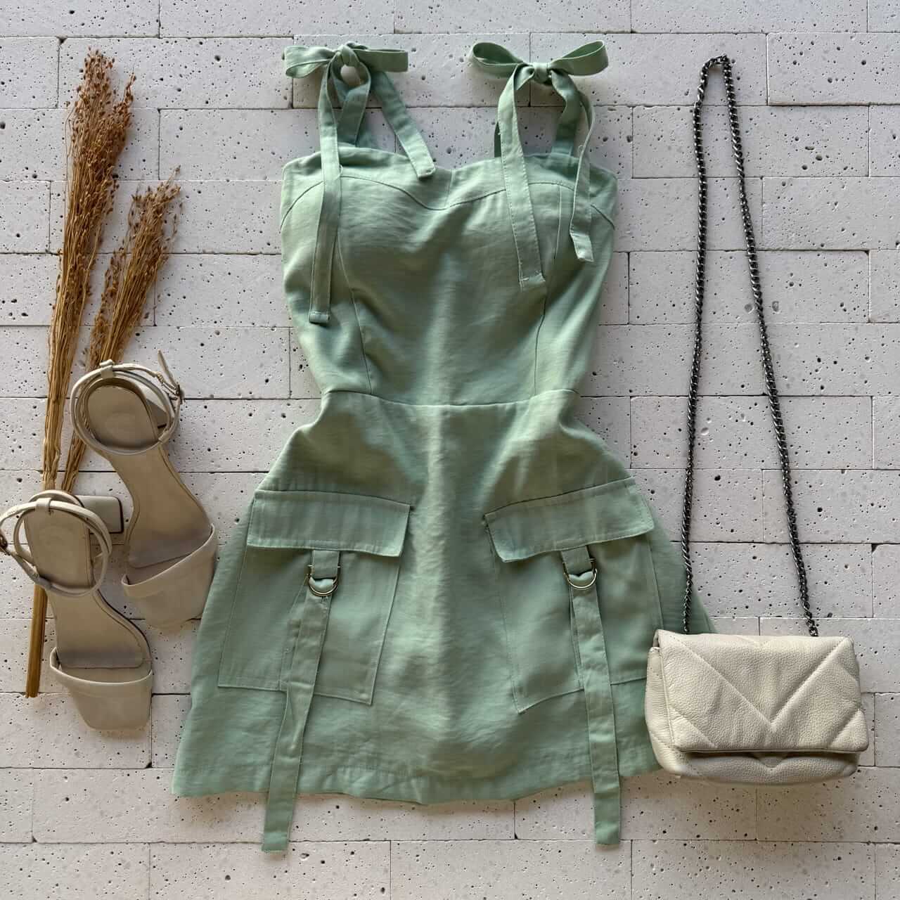 Dondoca_com_br Macaquinho Cargo Marrant Com Alca Lacinho Pistache Dondoca_com_br Macaquinho Cargo Marrant Com Alca Lacinho Pistache