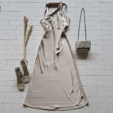 Dondoca_com_br Vestido Longuete Acetinado Com Gola Lenco Bege