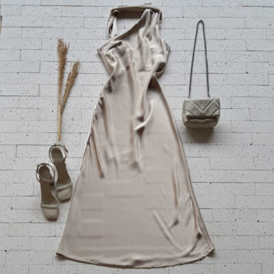 Dondoca_com_br Vestido Longuete Acetinado Com Gola Lenco Bege