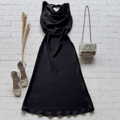 Dondoca_com_br Vestido Longuete Acetinado Detalhe Decote Preto