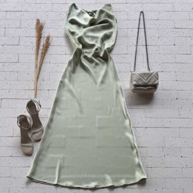 Dondoca_com_br Vestido Longuete Acetinado Detalhe Decote Verde