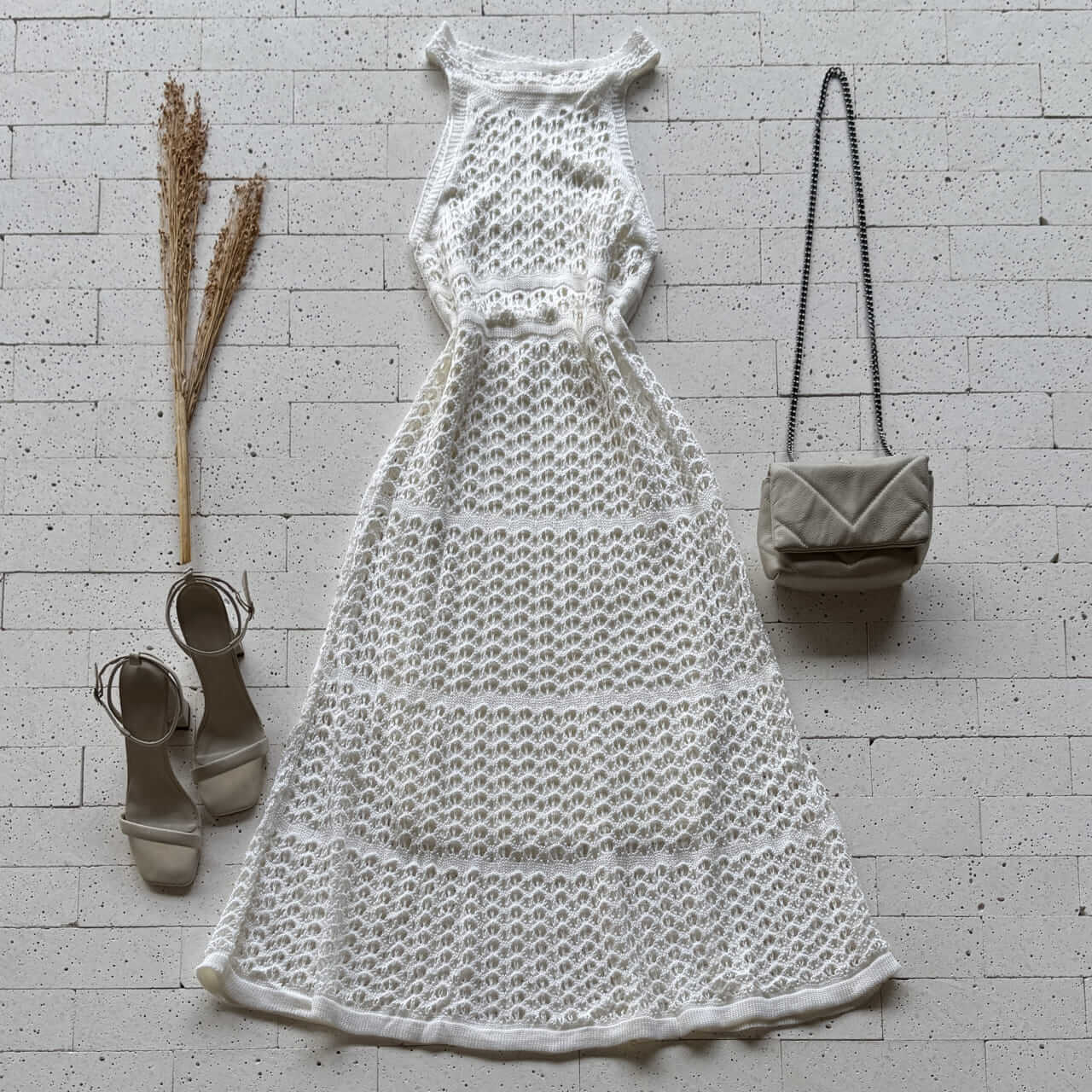 Dondoca_com_br Vestido Midi Trico Detalhado Soltinho Off Dondoca_com_br Vestido Midi Trico Detalhado Soltinho Off