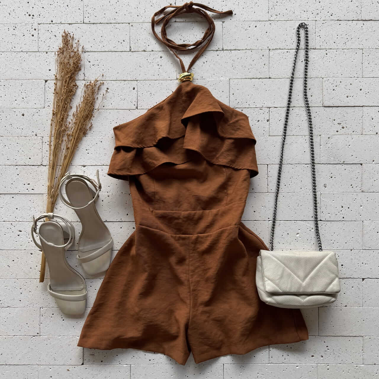 E ARGOLA DOURADA MARROM