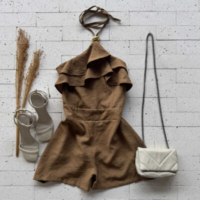 Dondoca_com_br Macaquinho Feminino Com Babado No Busto E Argola Dourada Nude