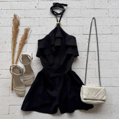 Dondoca_com_br Macaquinho Feminino Com Babado No Busto E Argola Dourada Preto