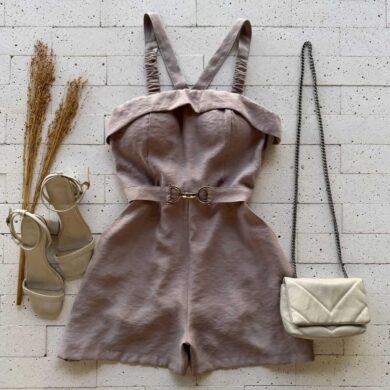 Dondoca_com_br Macaquinho Feminino Com Cinto De Fivela Dourada E Bojo Nude