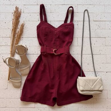 Dondoca_com_br Macaquinho Marrant Alca Drapeada E Cinto Vinho