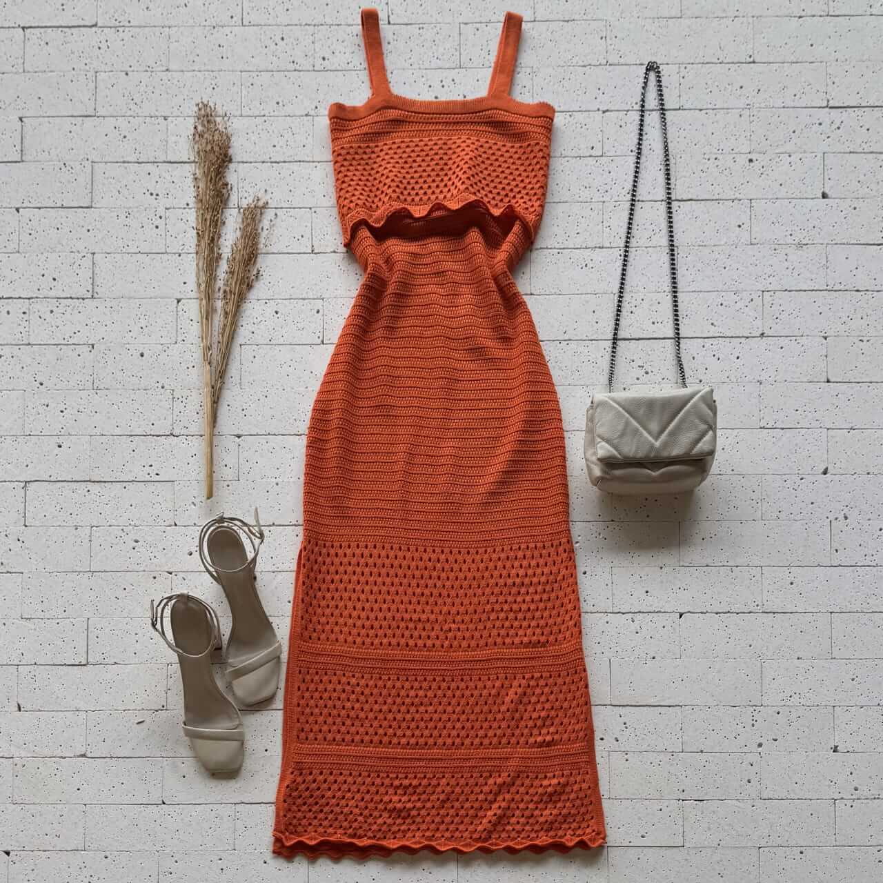 Dondoca_com_br Vestido Trico Midi Busto Furinhos E Fenda Laranja Dondoca_com_br Vestido Trico Midi Busto Furinhos E Fenda Laranja