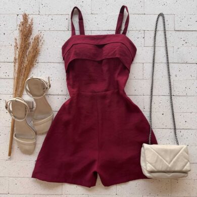 Dondoca_com_br Macaquinho Marrant Detalhe Pregas No Decote Vinho