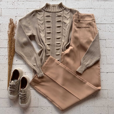 Dondoca_com_br Blusa Trico Detalhada Com Bolhas Frontais Bege