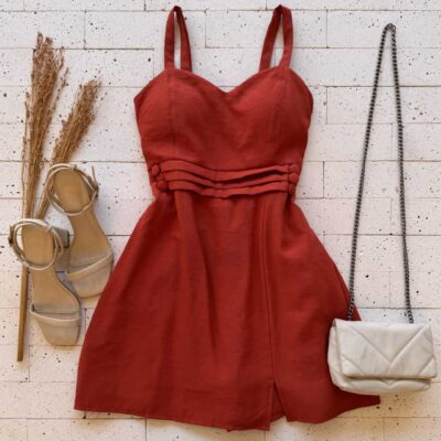 Dondoca_com_br Vestido Curto Com Short Embutido Detalhe Pregas E Botoes Carmim