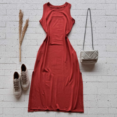 Dondoca_com_br Vestido Regata Midi Moletinho Com Bolsos E Fendas Carmim