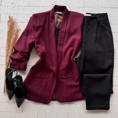 Dondoca_com_br Blazer Alongado Com Ombreiras E Manga Franzida Vinho