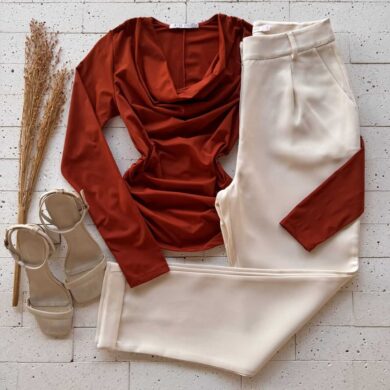 Dondoca_com_br Blusa Manga Longa Decote Degage Carmim