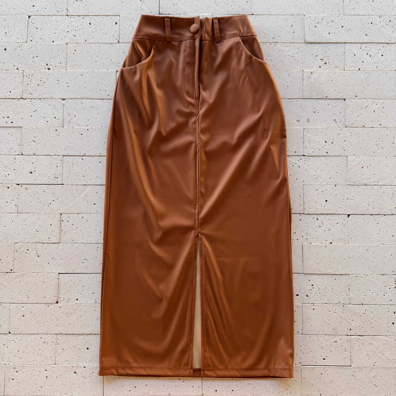 Dondoca_com_br Saia Midi De Couro Sintetico Com Fenda Caramelo Dondoca_com_br Saia Midi De Couro Sintetico Com Fenda Caramelo