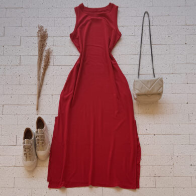 Dondoca_com_br Vestido Regata Midi Moletinho Com Bolsos E Fendas Vermelho