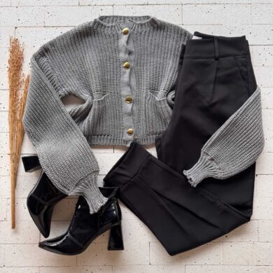 Dondoca_com_br Cardigan Trico Curto Detalhe Botoes Cinza
