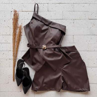 Dondoca_com_br Conjunto De Couro Sintetico Blusa Com Fivela E Short Cafe